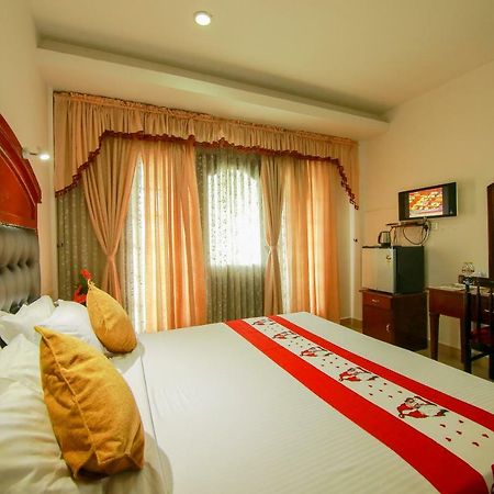 Hotel Meadows International Kizhake Chālakudi Exterior photo