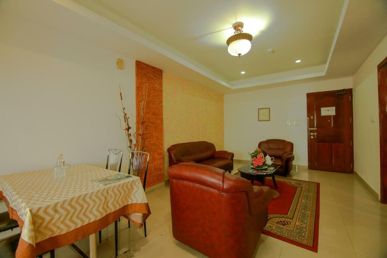 Hotel Meadows International Kizhake Chālakudi Exterior photo