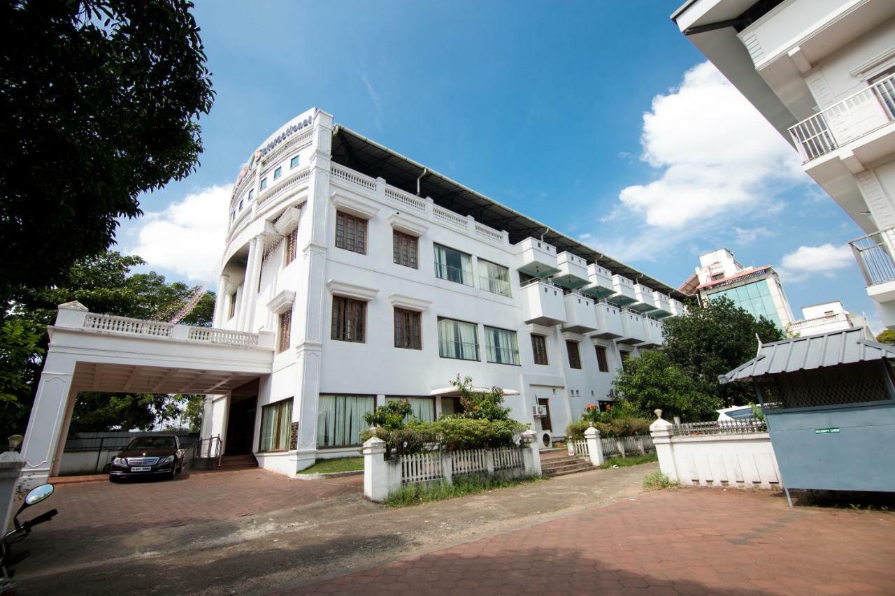 Hotel Meadows International Kizhake Chālakudi Exterior photo