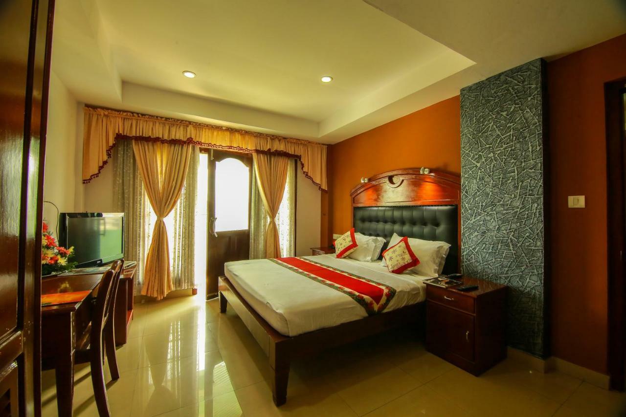 Hotel Meadows International Kizhake Chālakudi Exterior photo